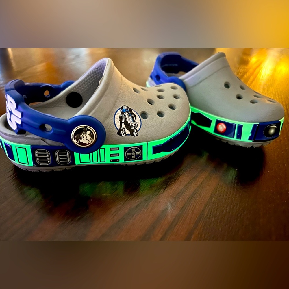 Star Wars Glow in the dark crocs 4-5c - Picture 1 of 5
